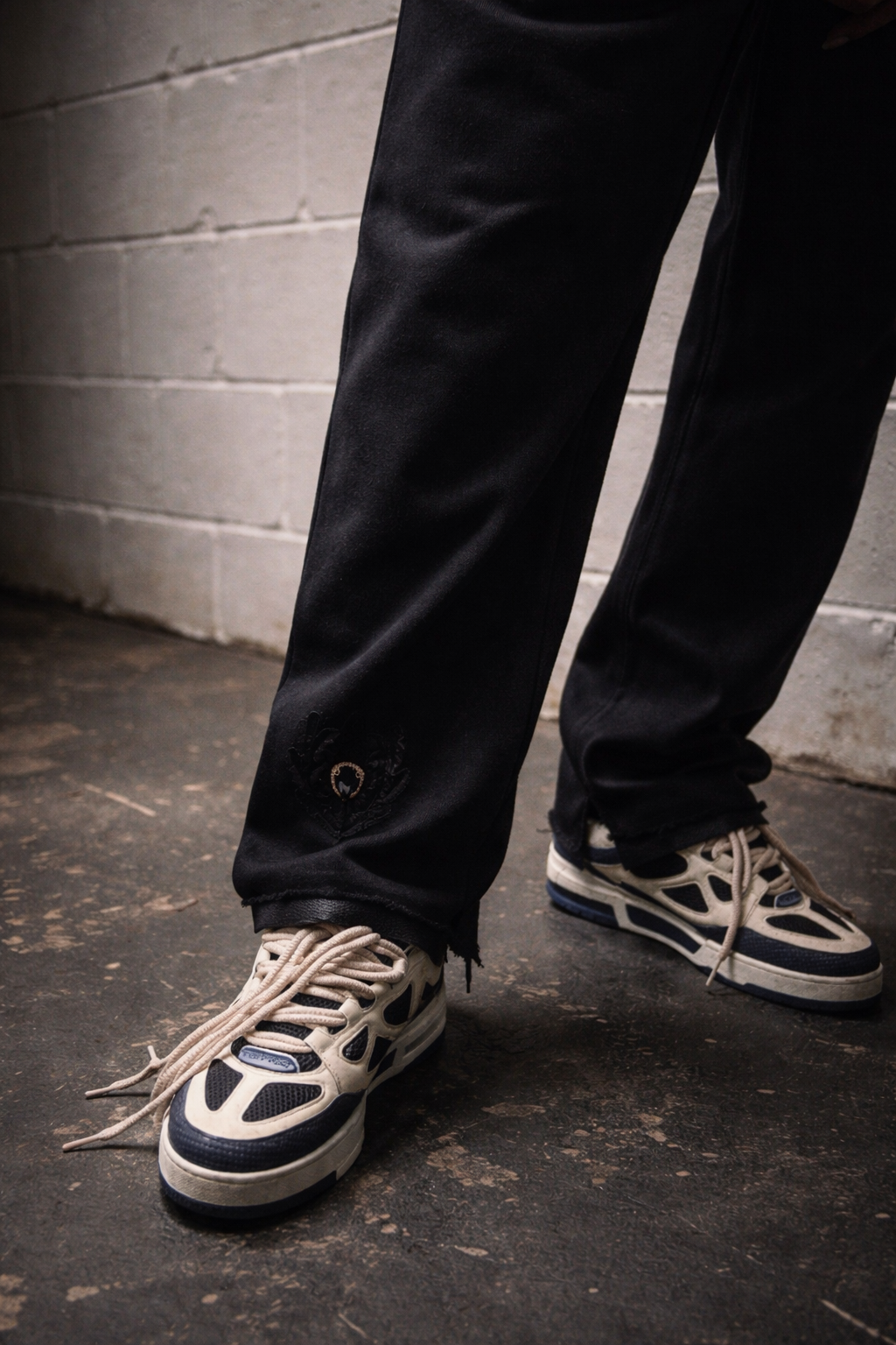 Distressed Distressed Black Hammer-Link Sweatpants
