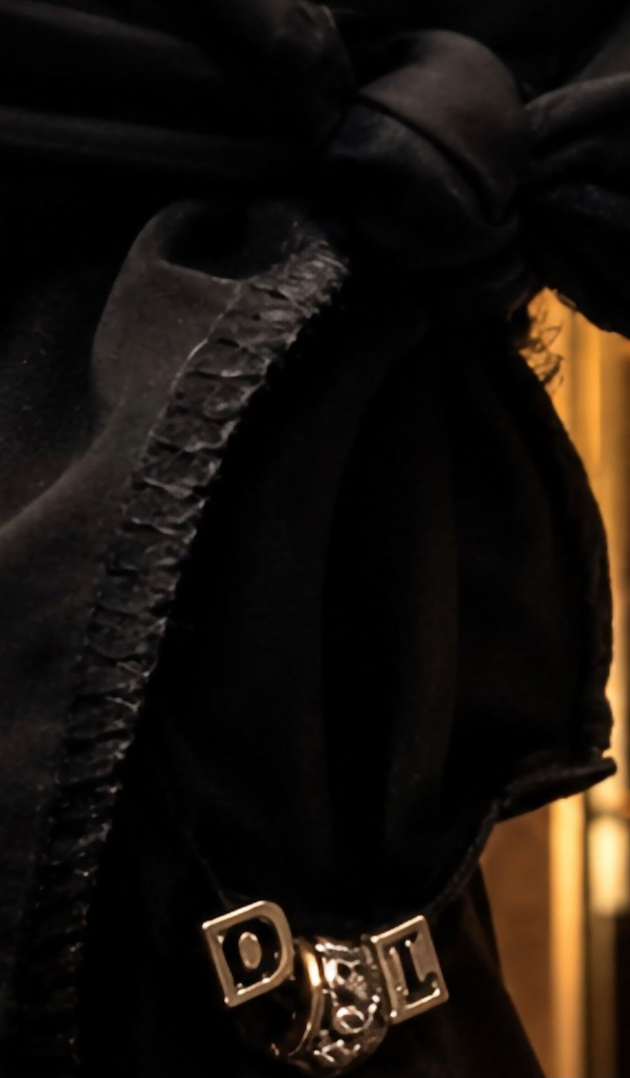 The Relic Veil 001 Ruby single-tie rear hardware detail